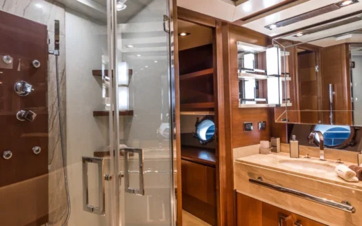 Luxury Azimut 105 Yacht for Charter in Florida – Day & Weekly Rentals