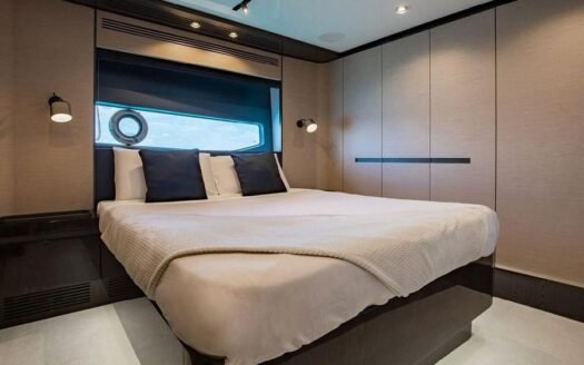 Azimut S10 for Sale – Luxury Sport Yacht with Cutting-Edge Design